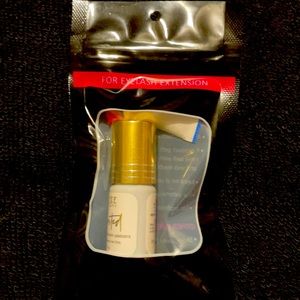 Eyelash extension glue